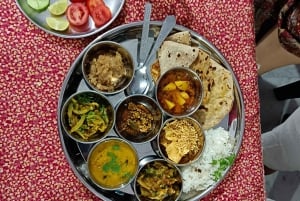 Jodhpur: Kasvisruoanlaittokurssi paikallisen perheen kanssa