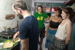 Jodhpur: Kasvisruoanlaittokurssi paikallisen perheen kanssa