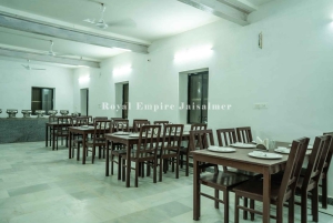 Роскошный кемпинг в центре пустыни Тар.