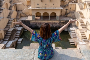 La mística Abhaneri-Bhangarh: visita guiada de un día completo desde Jaipur