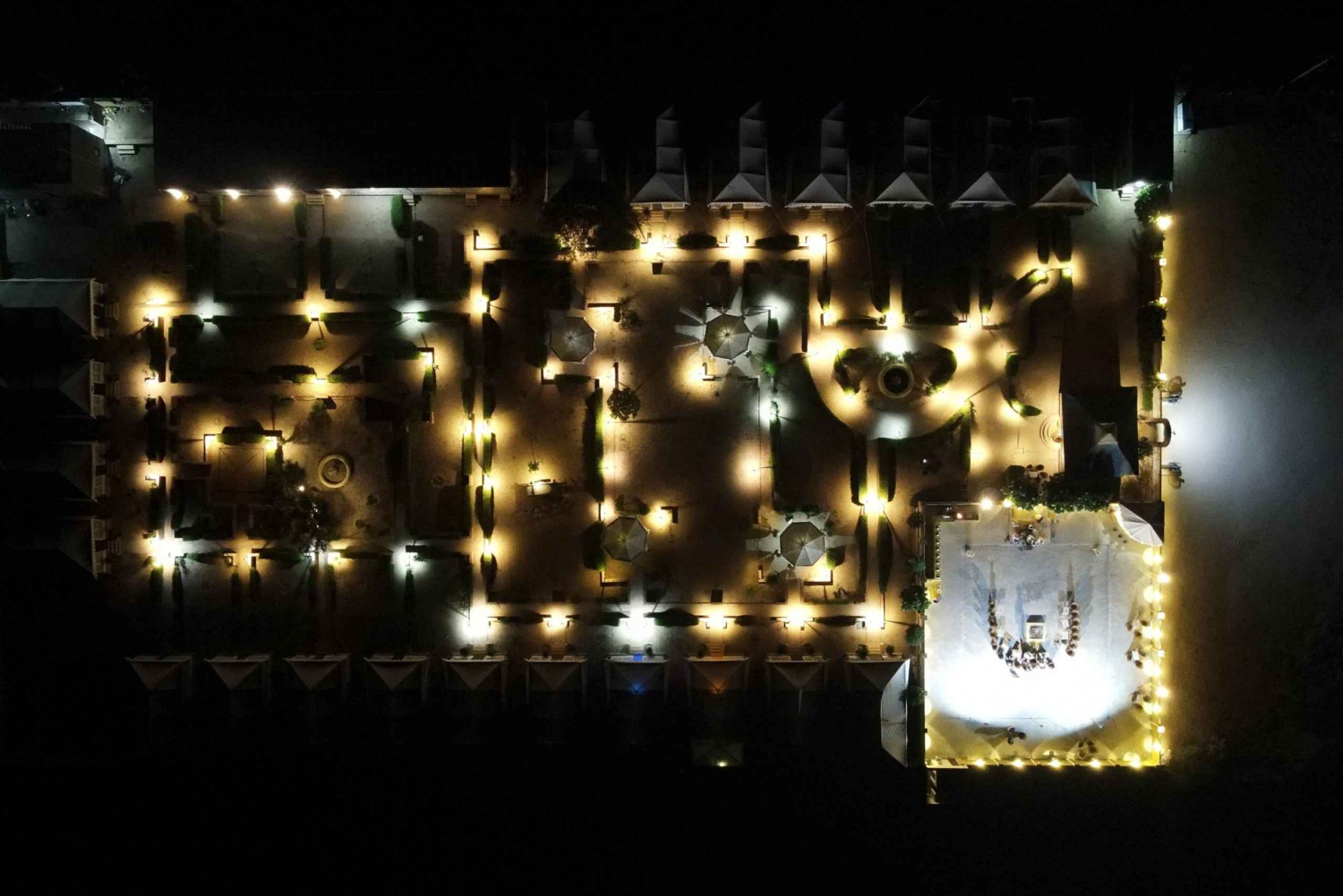 Jeep & kamelenrit, muzikale avond in het luxe kamp in de woestijn