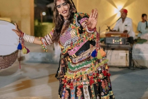 Jeep & kamelenrit, muzikale avond in het luxe kamp in de woestijn