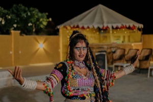 Jeep & kamelenrit, muzikale avond in het luxe kamp in de woestijn