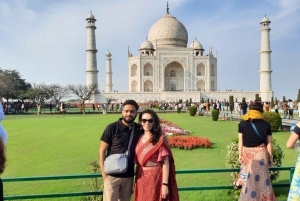 New Delhi: Private Agra, Taj Mahal, Fort, and Baby Taj Tour