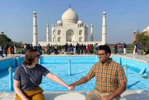 New Delhi:Private Sunrise Day Trip to Taj Mahal with Entrane