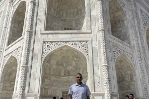 New Delhi:Private Sunrise Day Trip to Taj Mahal with Entrane