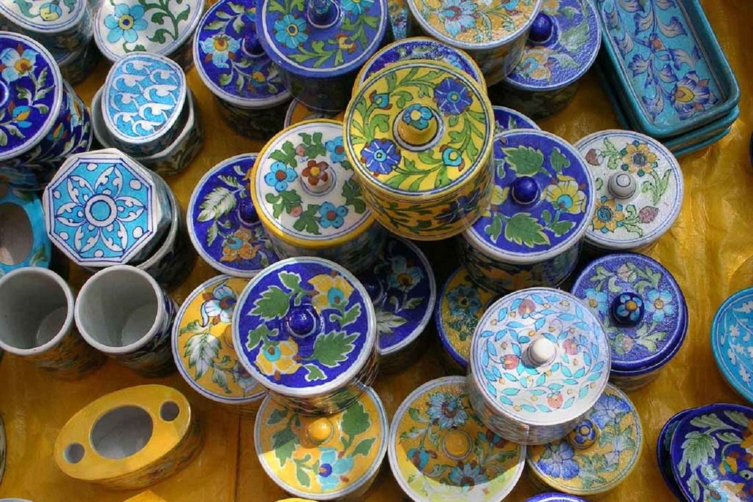Endagstur till konstverkstad för blå keramik
