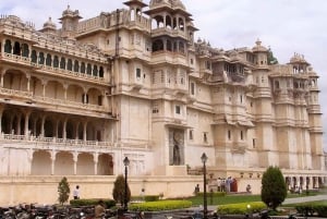 Enkele reis van Jodhpur naar Udaipur via Ranakpur Jain Tempel