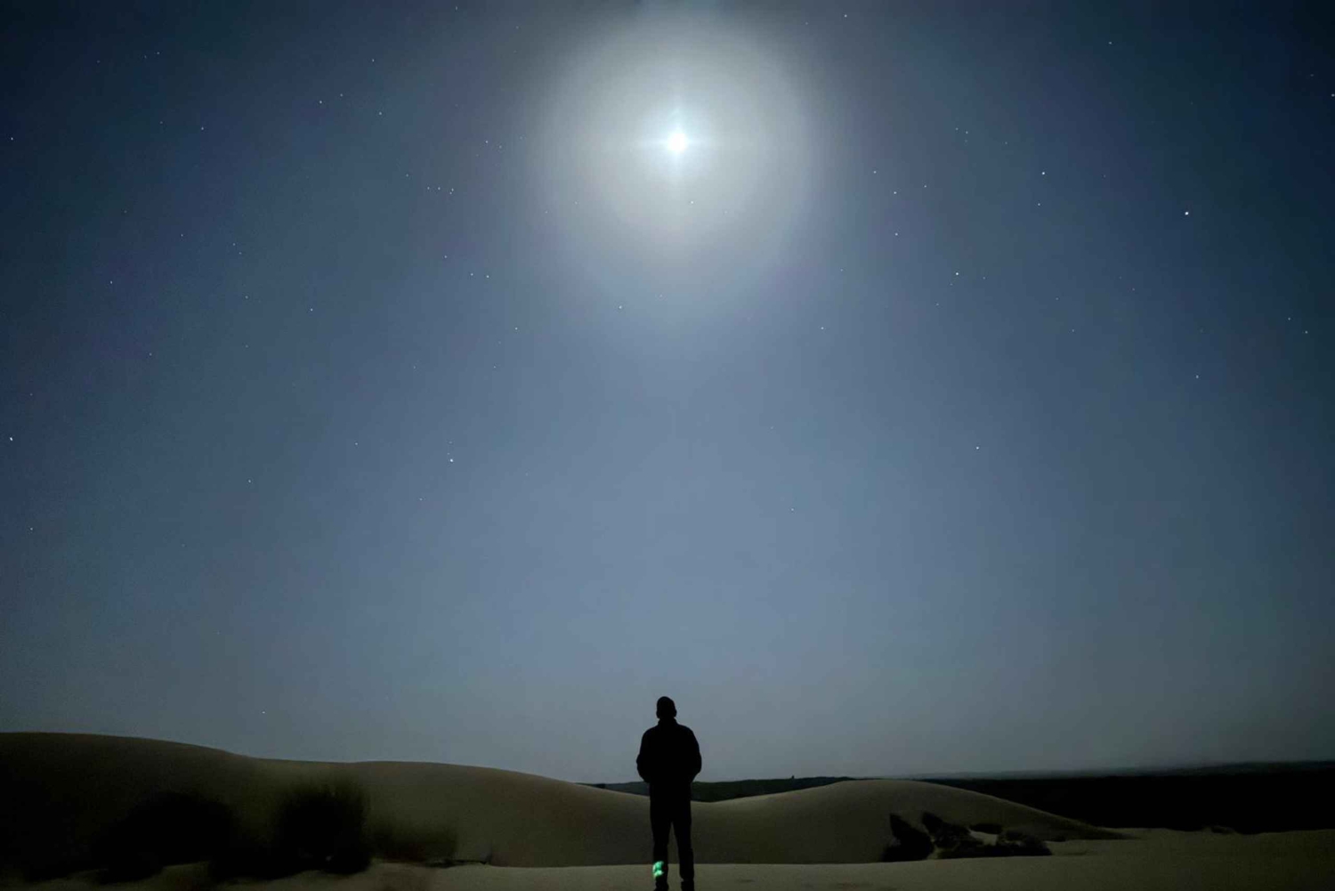 Насладитесь миллиардами звезд в пустыне и сафари на верблюдах.