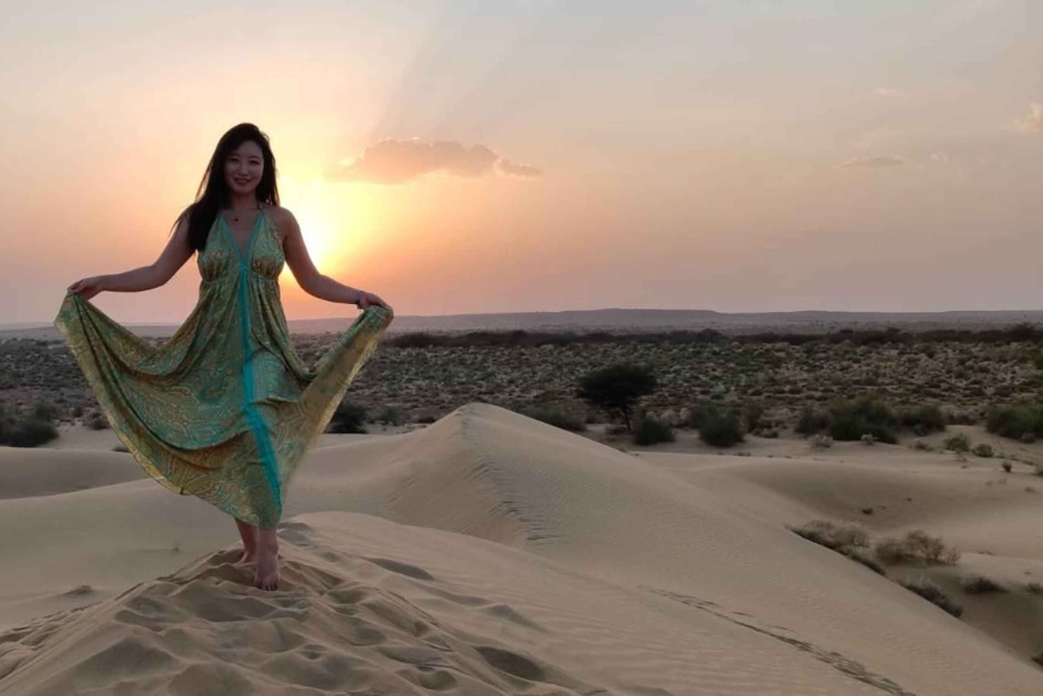 Насладитесь миллиардами звезд в пустыне и сафари на верблюдах.