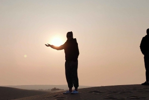 Насладитесь миллиардами звезд в пустыне и сафари на верблюдах.