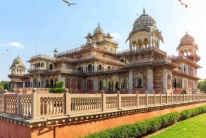 Private Car and Driver Hire in Jaipur For City Tour