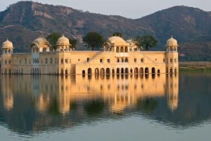 Private Car and Driver Hire in Jaipur For City Tour