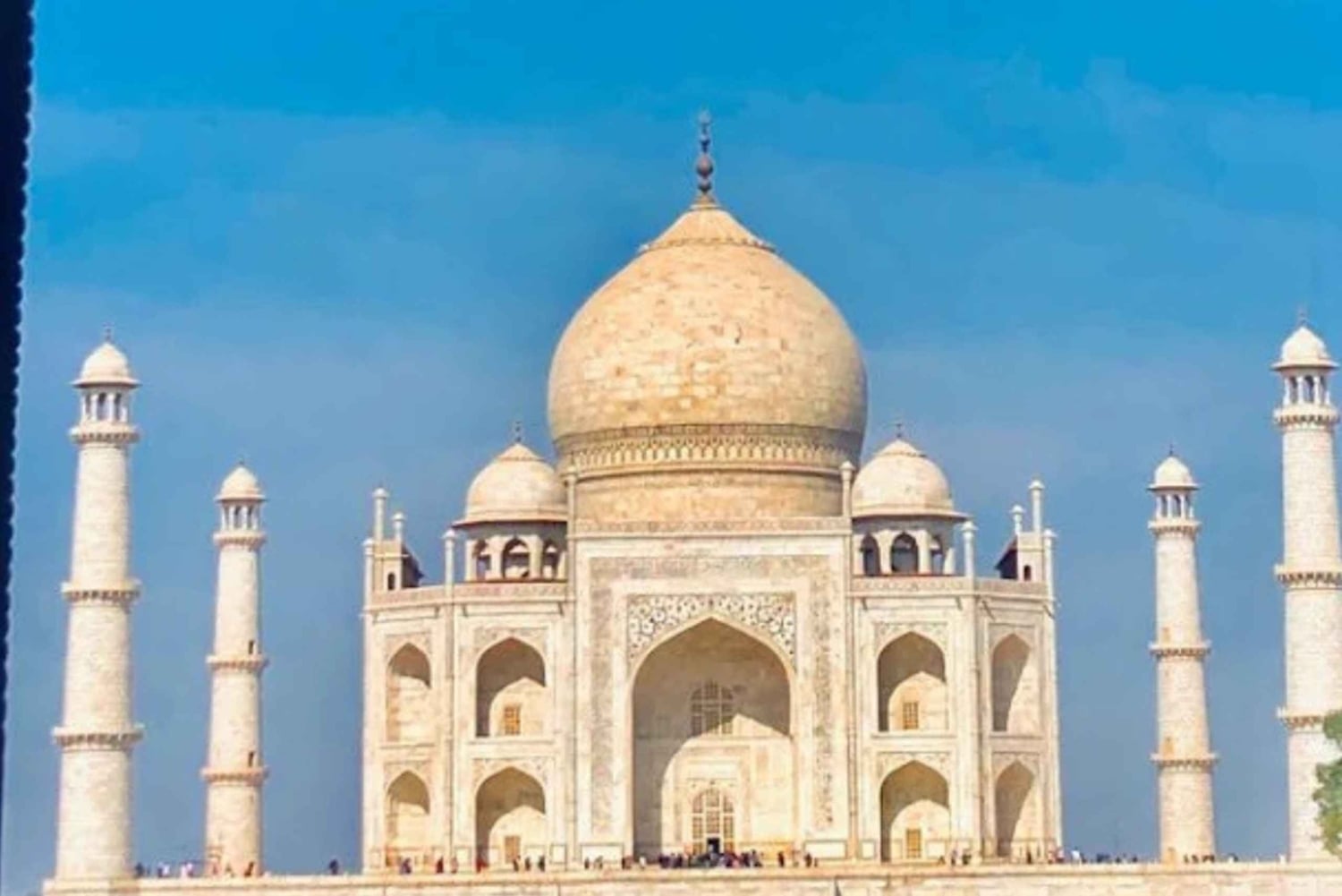 Private Taj Mahal Sunrise Guided Tour from New Delhi by Car