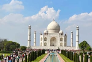 Private Taj Mahal Sunrise Guided Tour from New Delhi by Car