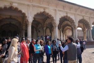 Yksityinen kuljetus Agrasta Jaipuriin Fatehpur Sikriin kanssa