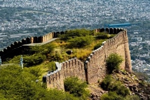 Pushkar: Narwar Garh Fort Tour with Food Walk