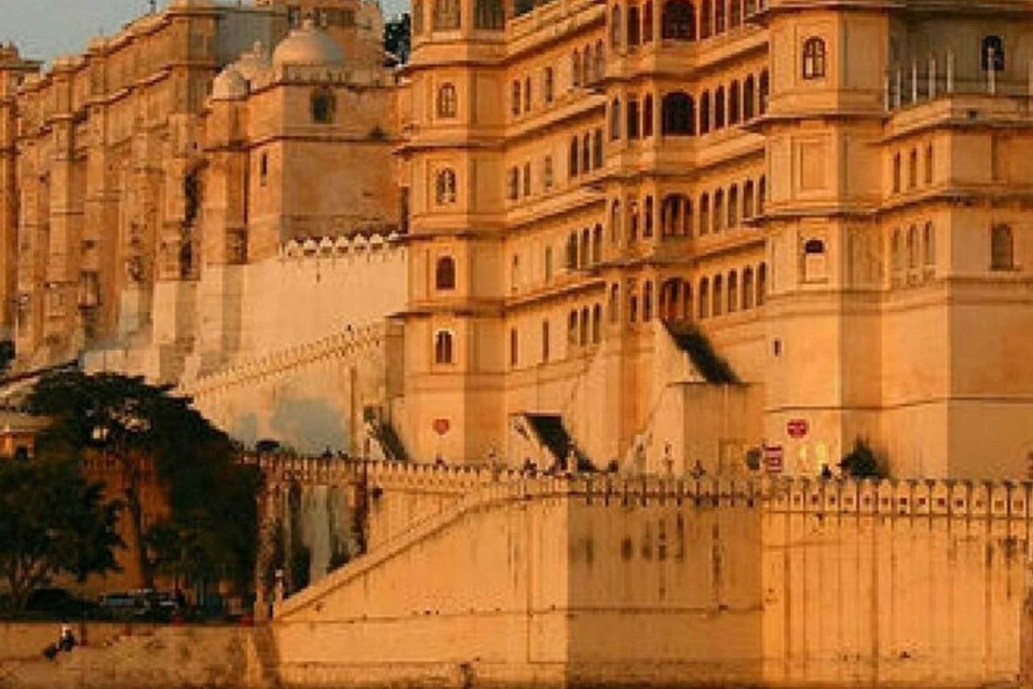 Rajasthan tours: Luxury and private tour by car with guide.