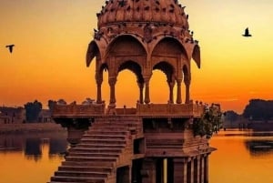 Rajasthan tours: Luxury and private tour by car with guide.