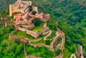 Rajasthan tours: Luxury and private tour by car with guide.