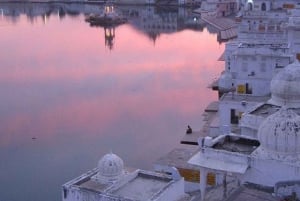 Rajasthan tours: Luxury and private tour by car with guide.