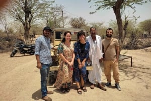 ラジャスタン訪問ジョードプル市内観光 セダン4人乗り