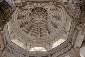 Prywatna wycieczka do świątyni dżinijskiej Ranakpur z Udaipuru