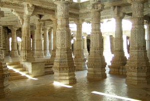 Prywatna wycieczka do świątyni dżinijskiej Ranakpur z Udaipuru