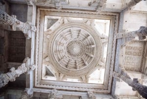 Excursão ao Templo de Ranakpur com partida de Udaipur e regresso a Jodhpur