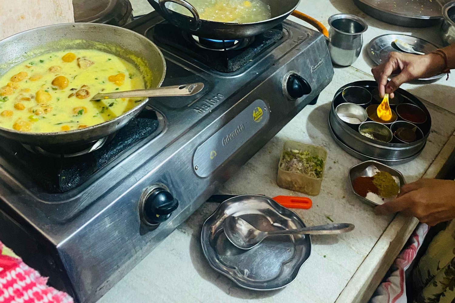 Udaipur: lezione di cucina in famiglia e thali reale del Rajasthan