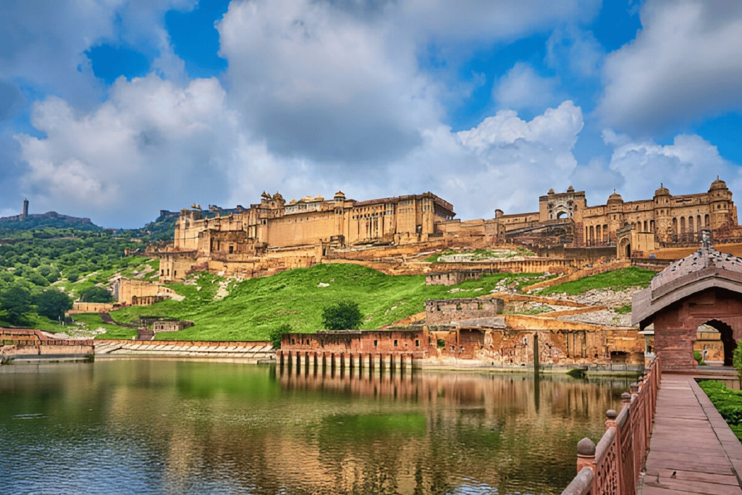Excursión de un día a Jaipur desde Delhi en coche, todo incluido.