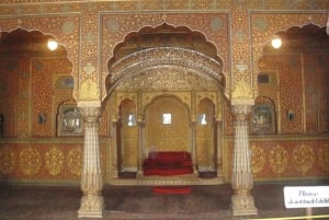 Découvrez le fort de Junagarh et le temple de Rat depuis Jaisalmer et Bikaner.
