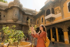 Serene Lakes & Royal Palaces: Private Udaipur Tour by Car