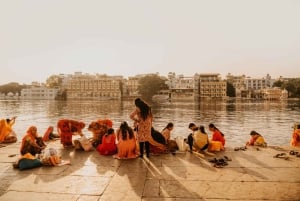 Serene Lakes & Royal Palaces: Private Udaipur Tour by Car