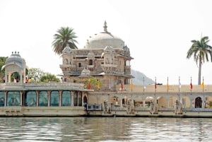 Serene Lakes & Royal Palaces: Private Udaipur Tour by Car
