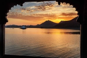 Serene Lakes & Royal Palaces: Private Udaipur Tour by Car