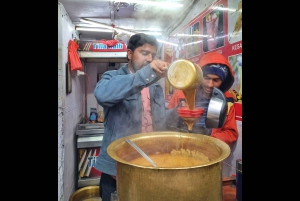 Old Delhi: Food and Heritage Walking Tour with Breakfast