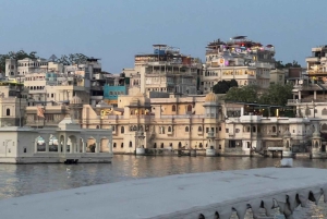 Stories of Udaipur: Ghats, Temples & Heritage Walk