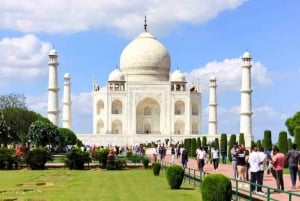 Taj Mahal ja Agran linnoitus Yksityinen opastettu kierros kuljetuksineen