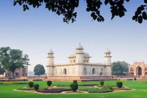 Taj Mahal Guided Tour with Fast Track Entry