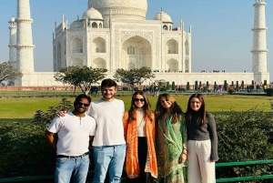 Agra: Taj Mahal och Mausoleum Tour med Skip-the-Line Entry