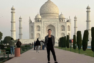 Agra: Taj Mahal og mausoleumsrundtur med adgang uden om køen