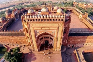 Transfer von Agra nach Jaipur über Fatehpur Sikri und Stepwell