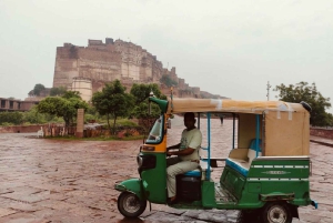 Tuk Tuk -kaupunkikierros Ramesh Jodhpurin kanssa.