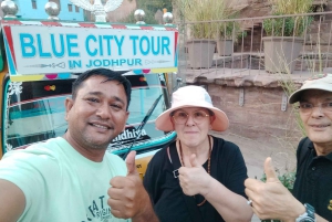 Tuk Tuk -kaupunkikierros Ramesh Jodhpurin kanssa.