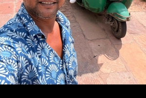 Tuk Tuk -kaupunkikierros Ramesh Jodhpurin kanssa.