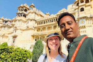 ウダイプル：ラナクプルとクンバルガルを含む4日間ツアー