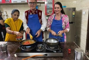 Udaipur: Autentisk indisk matlagingskurs med lunsj eller middag