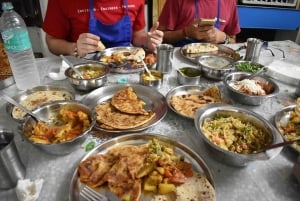 Udaipur: Autentisk indisk matlagingskurs med lunsj eller middag