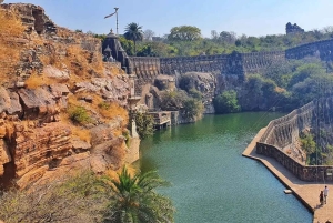 Udaipur: Chittorgarh Fort Day Trip with Lunch & Entry